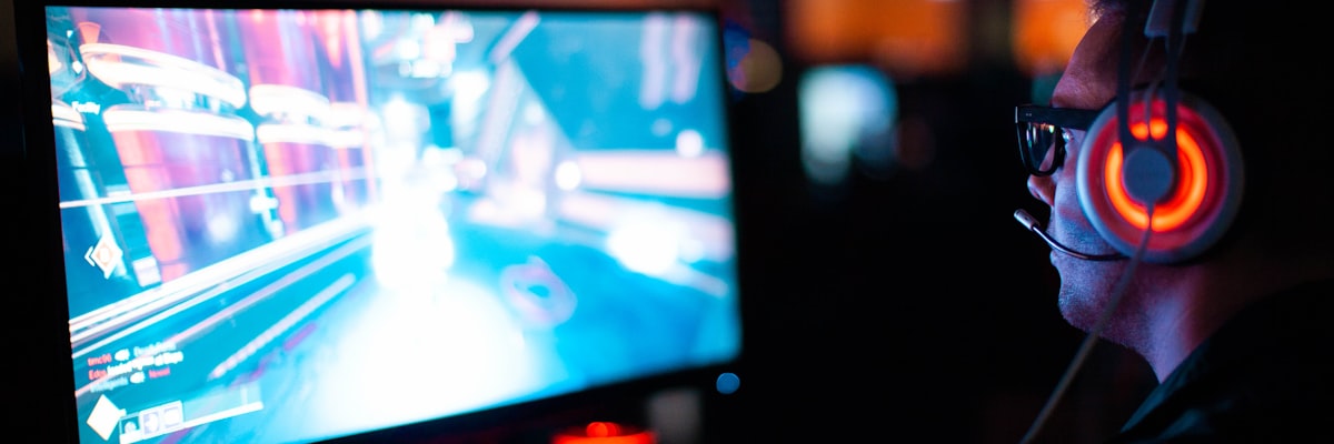 DOTA2国际邀请赛TI主舞台 - 绚丽的灯光与热情的观众